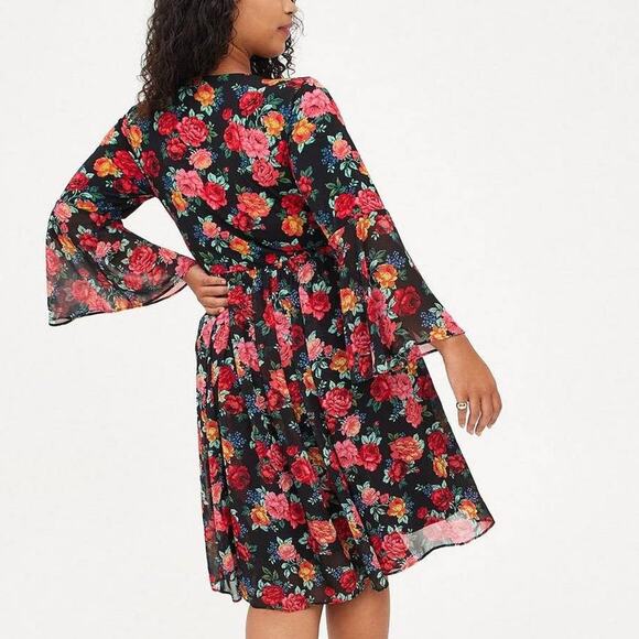 Torrid 2 (2X) Chiffon & Studio Knit Mixed Media Rose Garden Bell Sleeve Dress - Picture 4 of 4